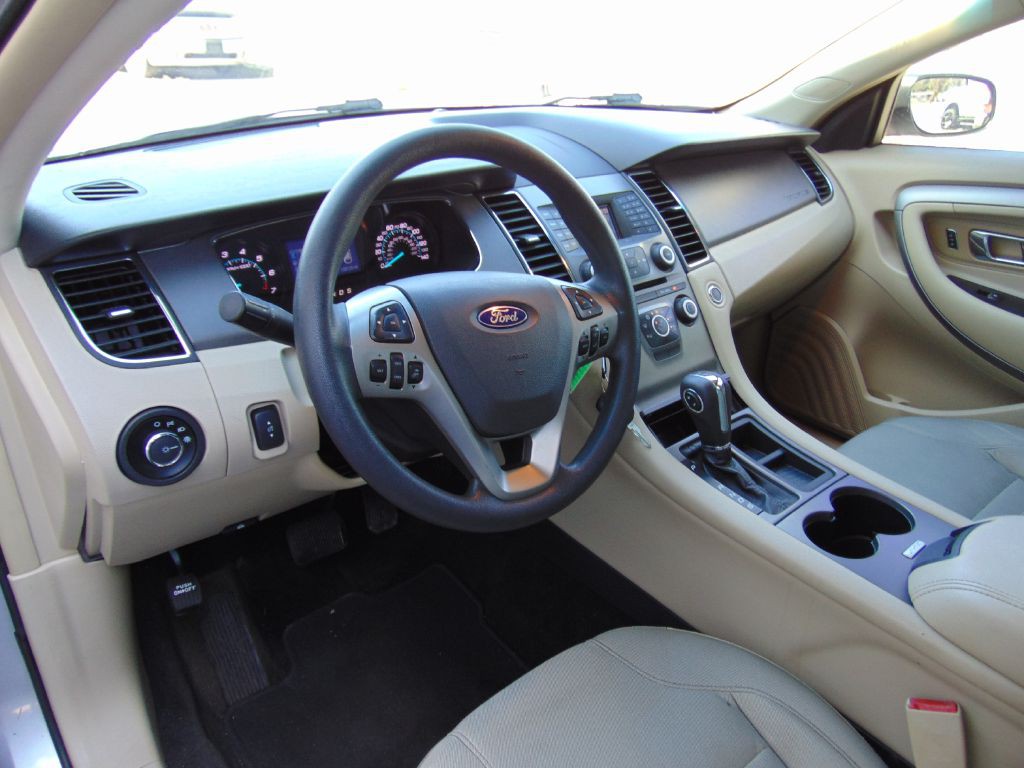 2015 Ford Taurus Image 17