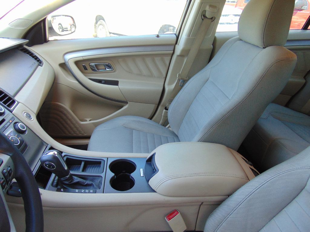 2015 Ford Taurus Image 18