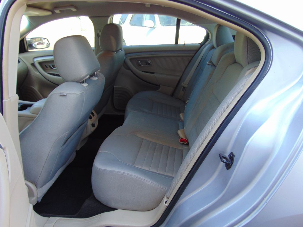 2015 Ford Taurus Image 20