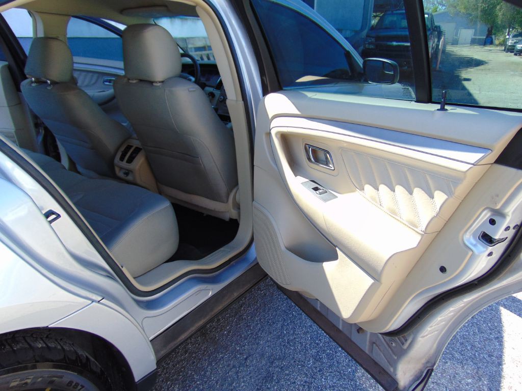 2015 Ford Taurus Image 21