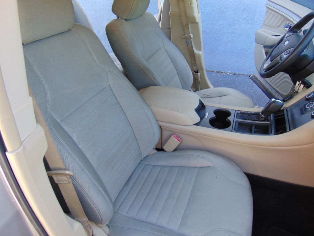 2015 Ford Taurus Image 25