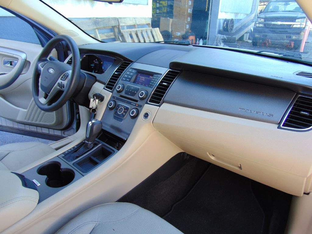 2015 Ford Taurus Image 26