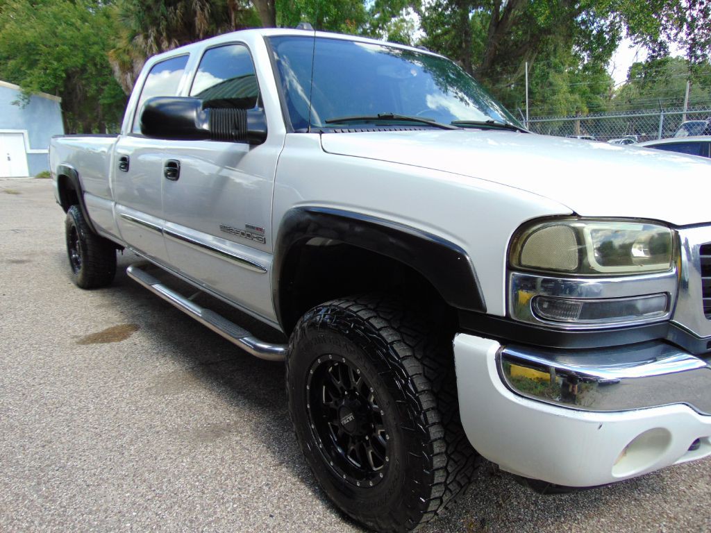 2004 GMC Sierra Image 2