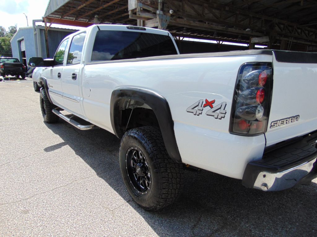 2004 GMC Sierra Image 9