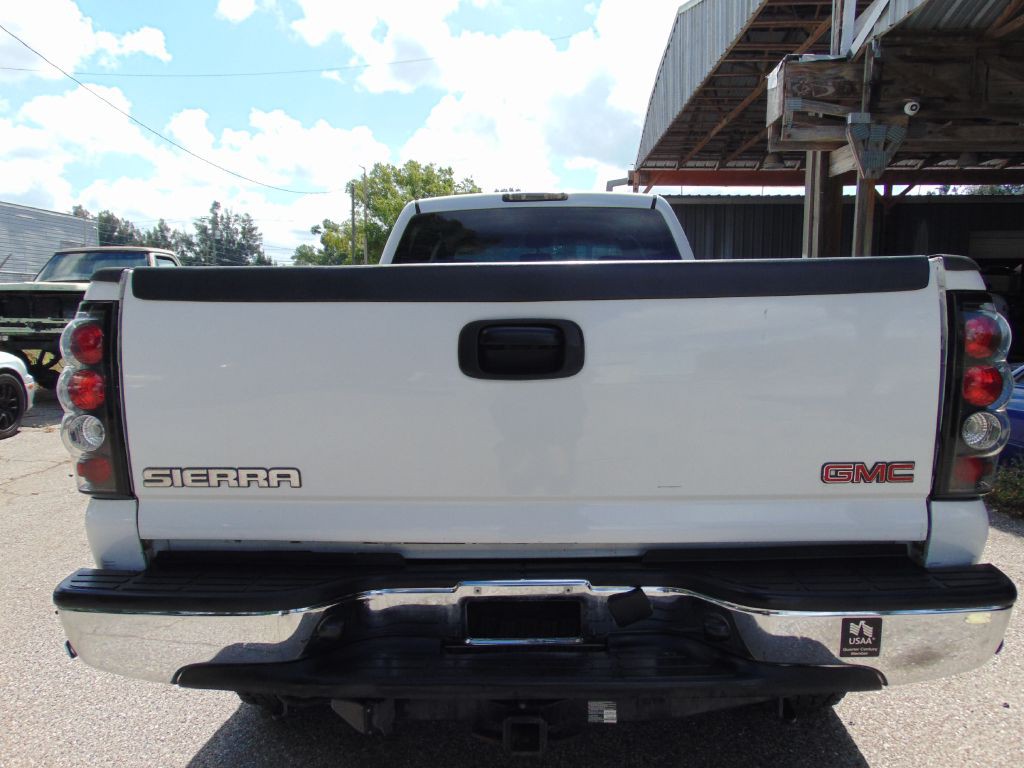 2004 GMC Sierra Image 10