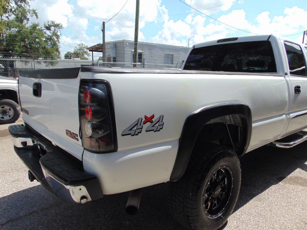 2004 GMC Sierra Image 11