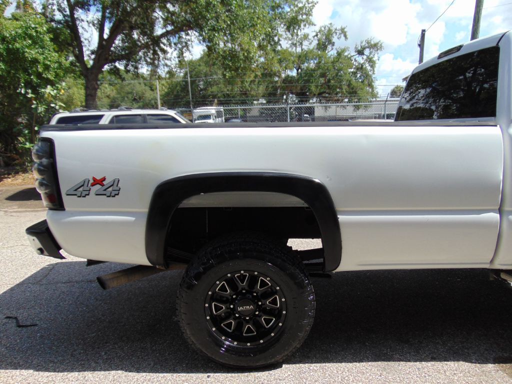 2004 GMC Sierra Image 12