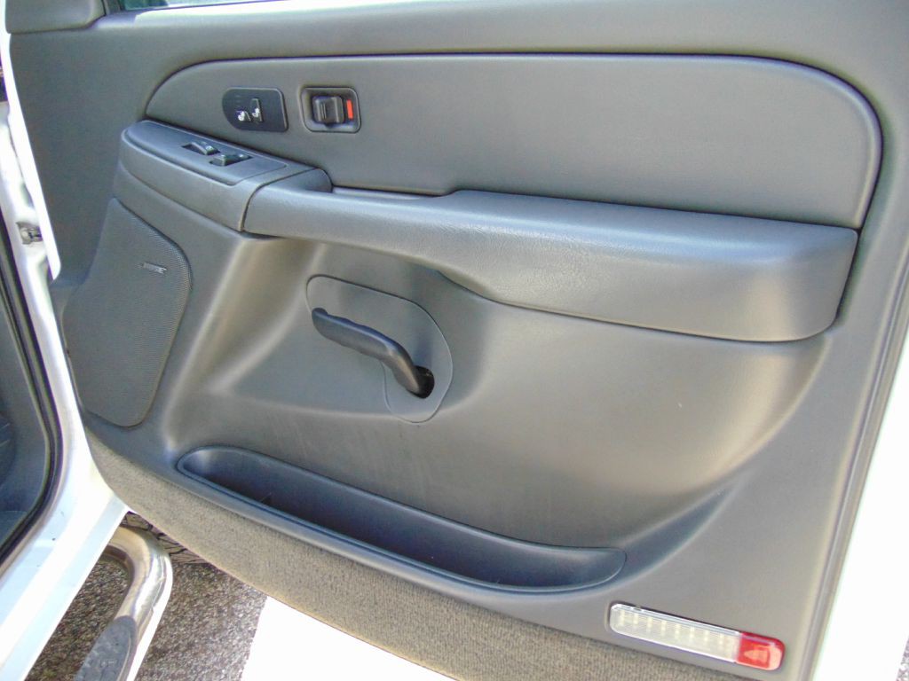 2004 GMC Sierra Image 17