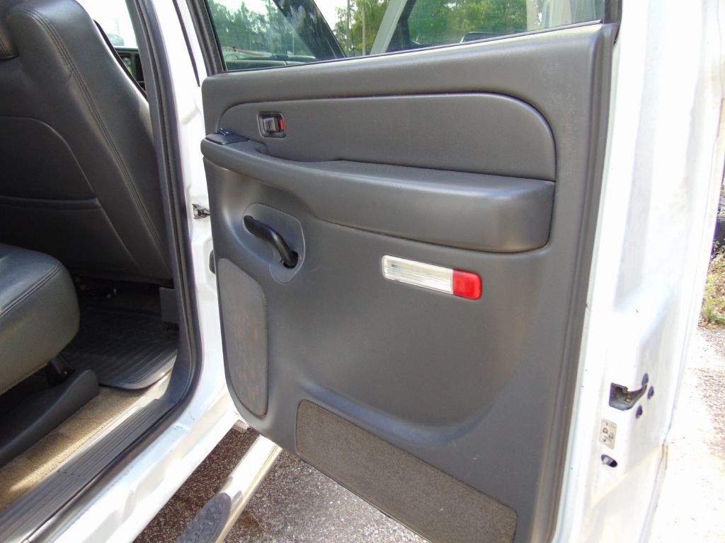 2004 GMC Sierra Image 19