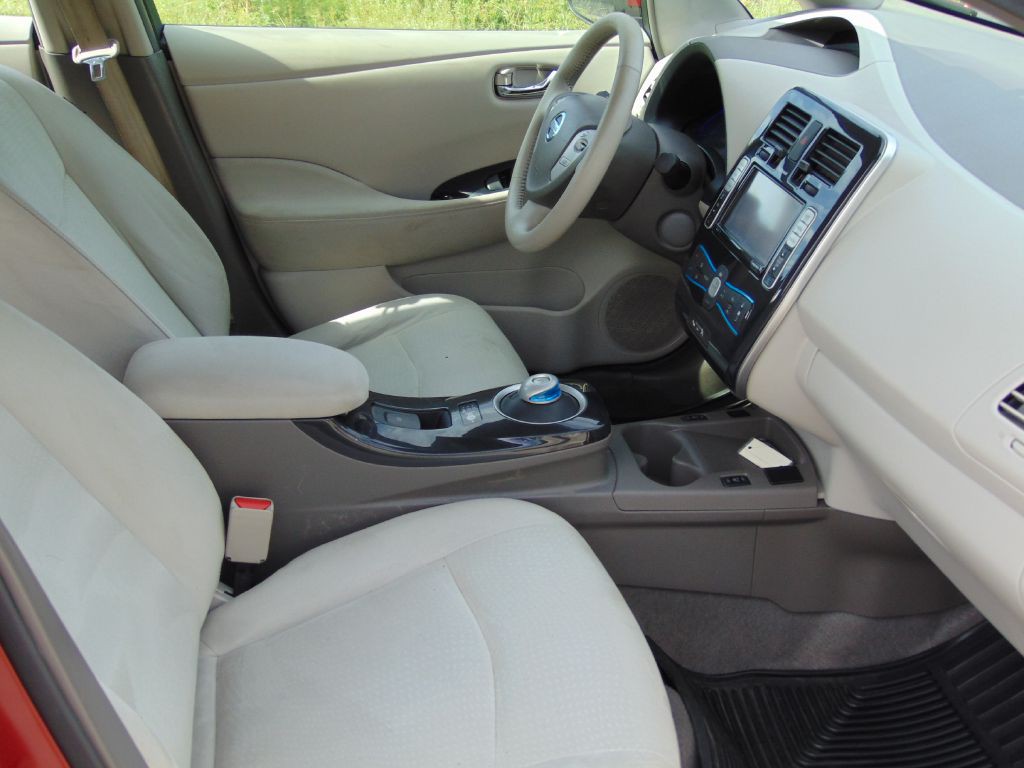 2012 Nissan Leaf Image 17
