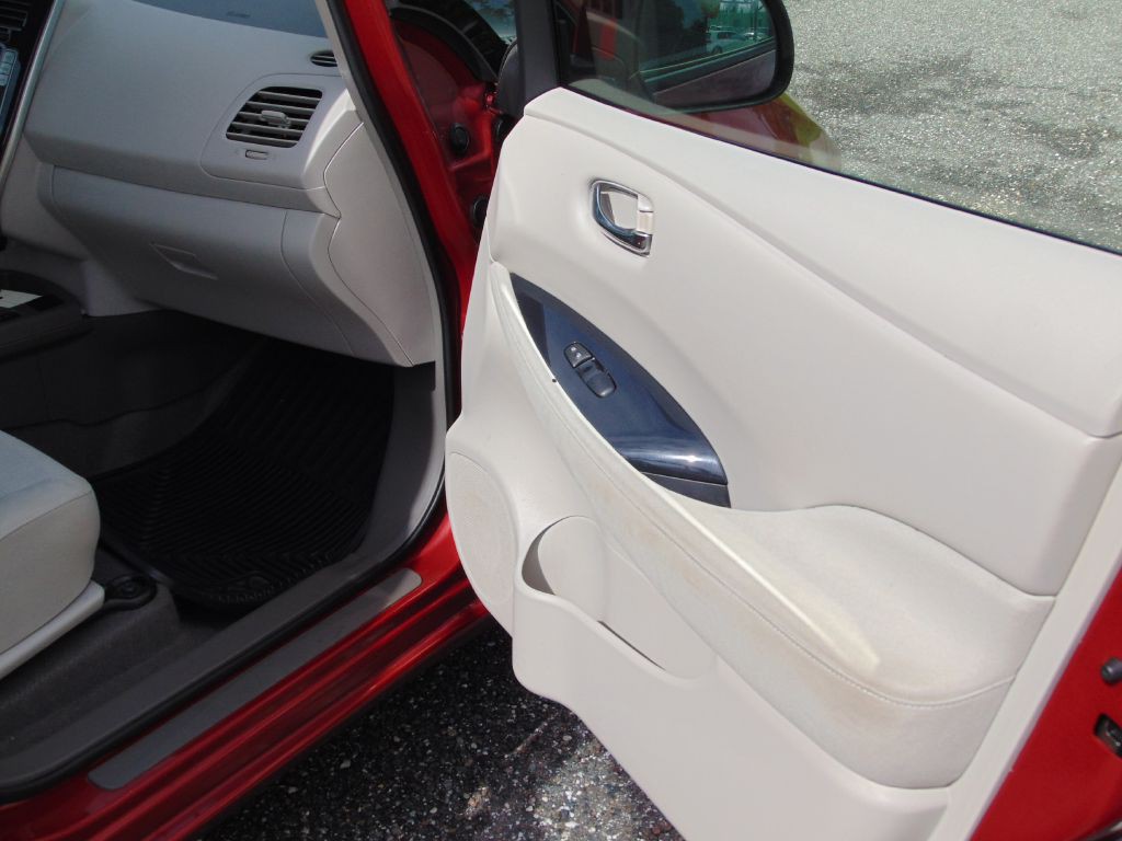 2012 Nissan Leaf Image 18