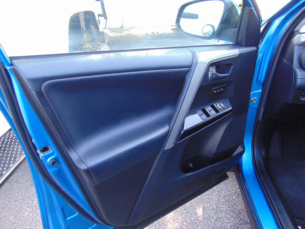 2018 Toyota Rav4 Image 18