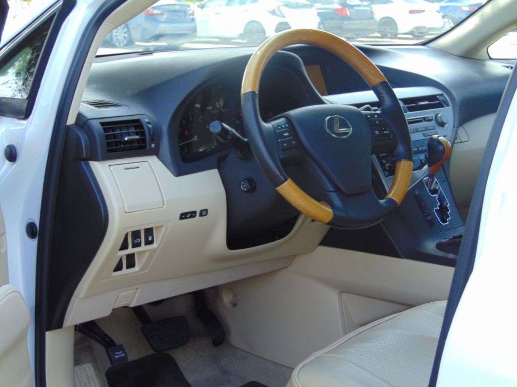 2011 Lexus RX Image 19