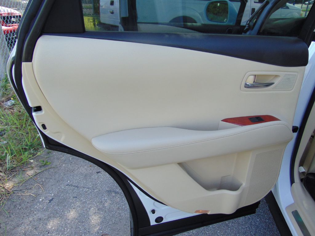 2011 Lexus RX Image 21