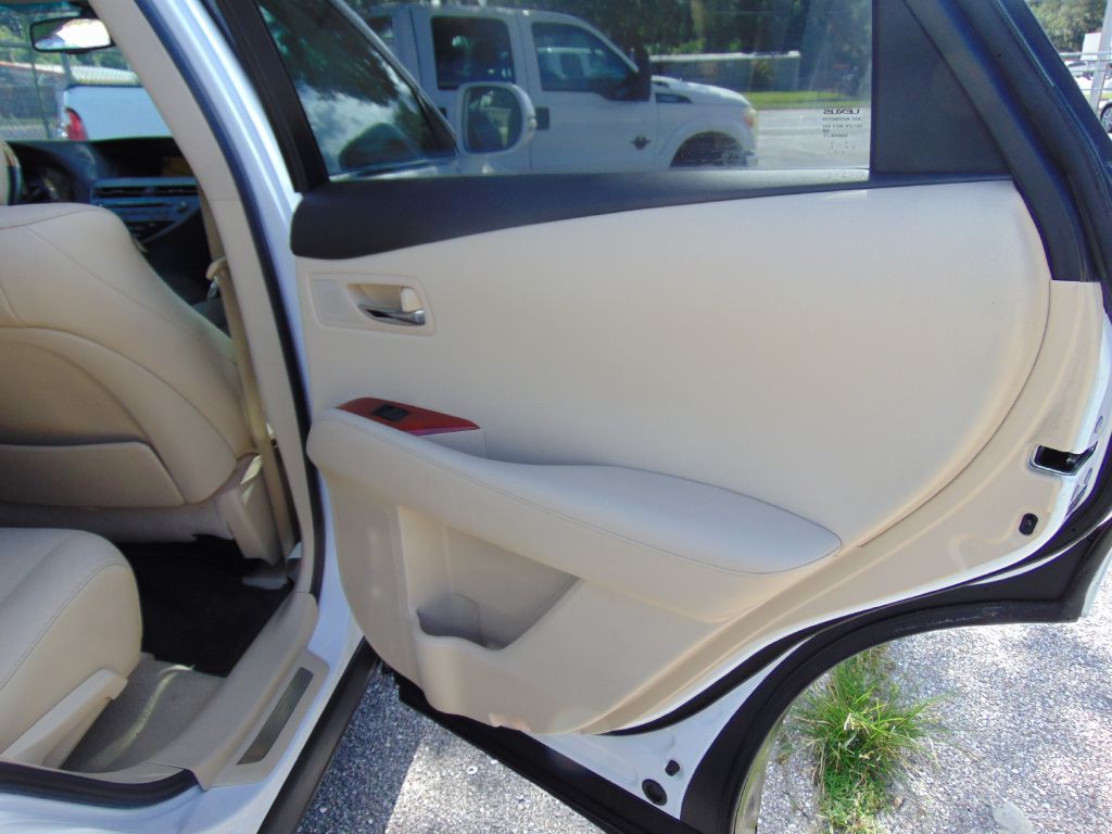 2011 Lexus RX Image 24