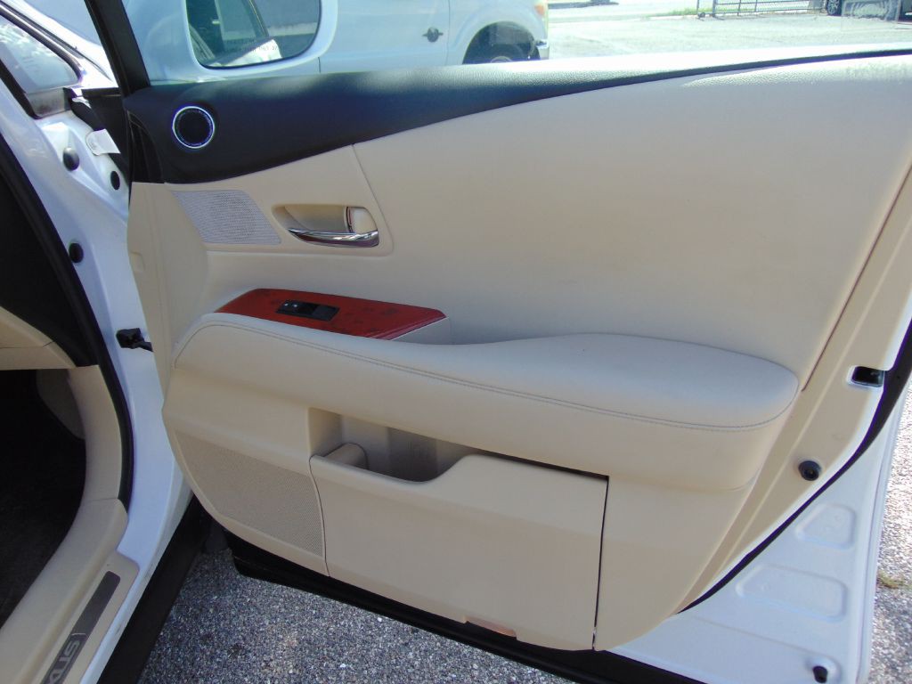 2011 Lexus RX Image 26