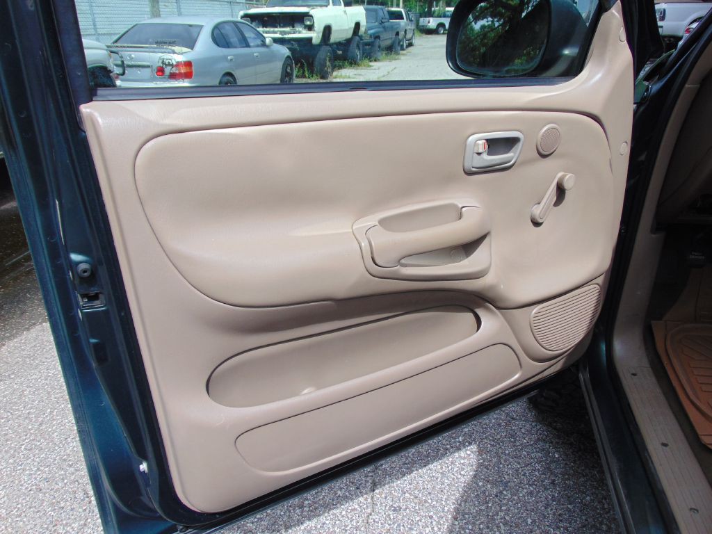 2001 Toyota Tundra Image 15
