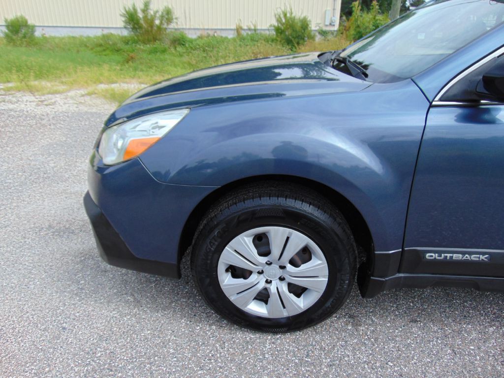 2013 Subaru Outback Image 12