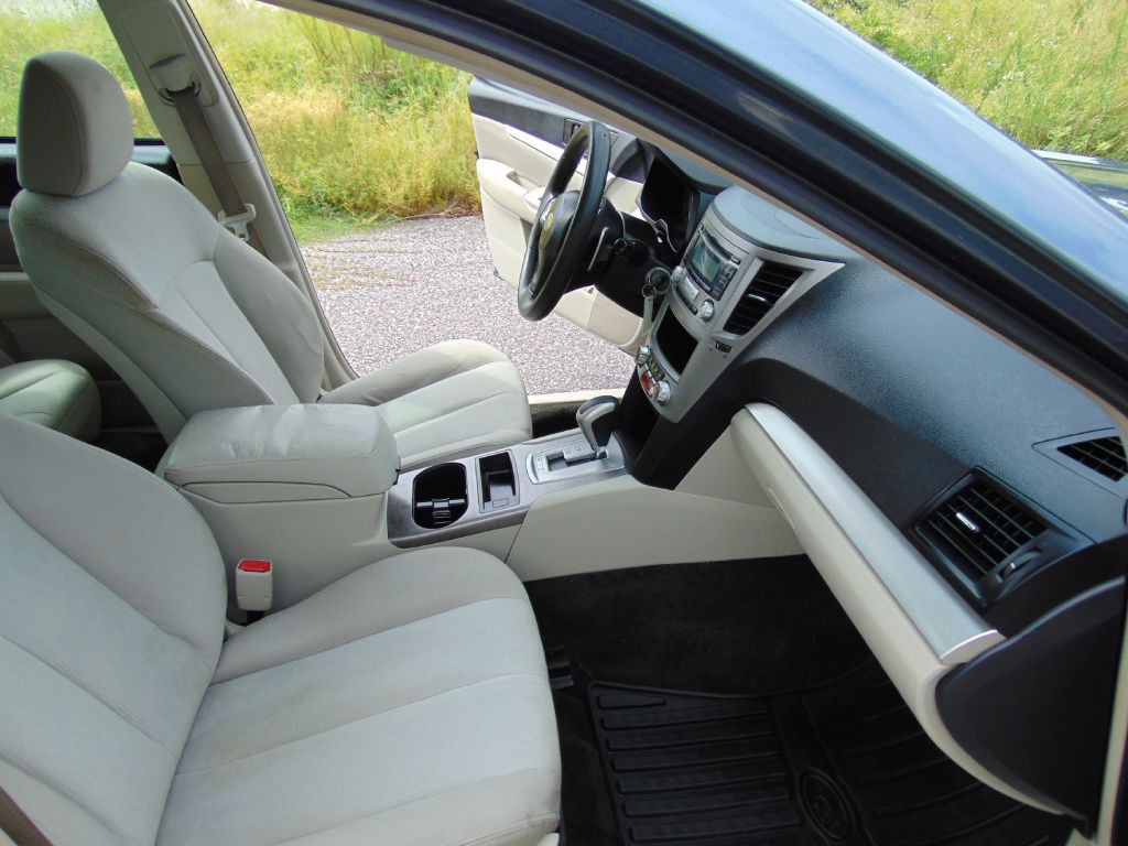 2013 Subaru Outback Image 28