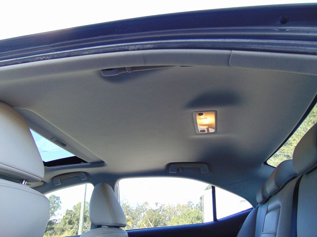 2014 Lexus IS Image 21
