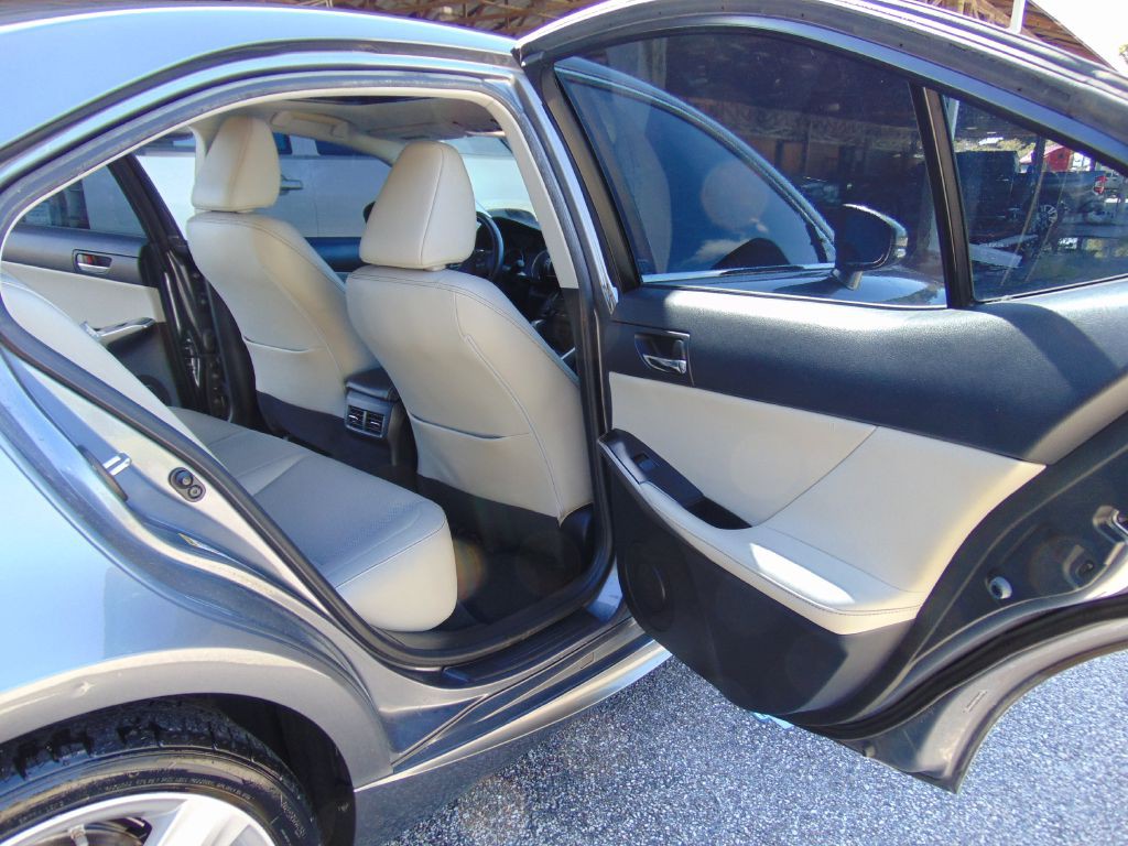 2014 Lexus IS Image 22