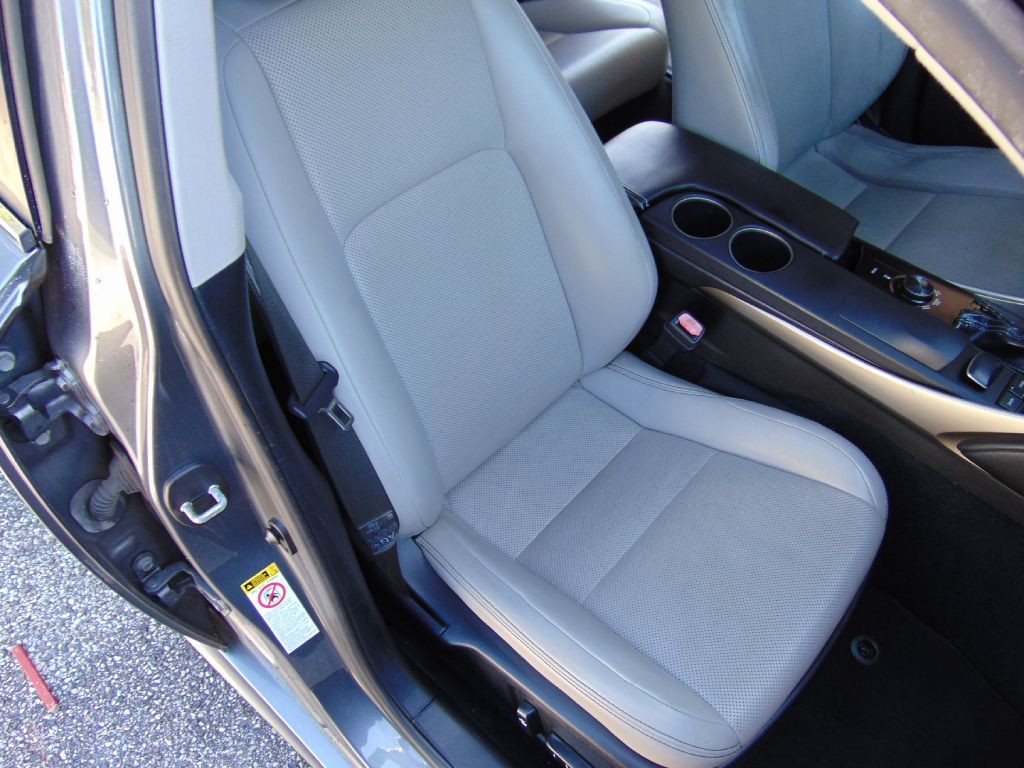 2014 Lexus IS Image 26