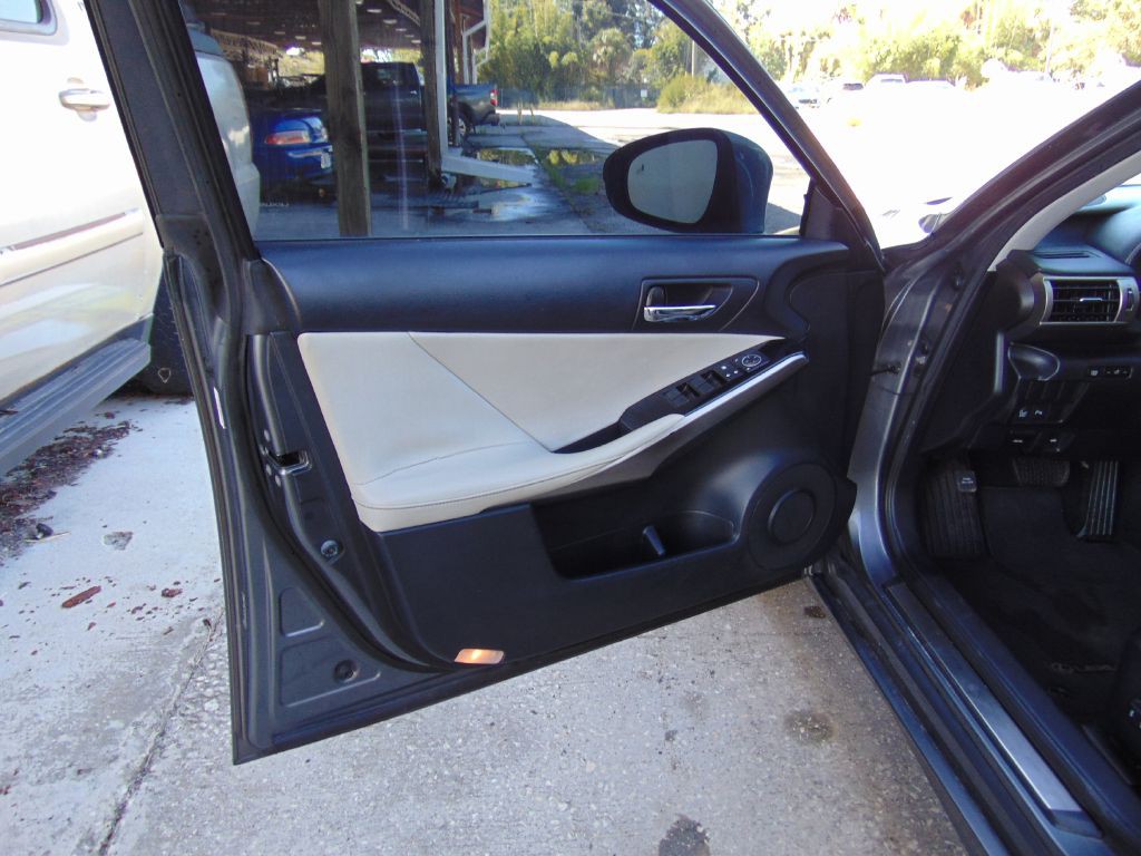 2014 Lexus IS Image 28