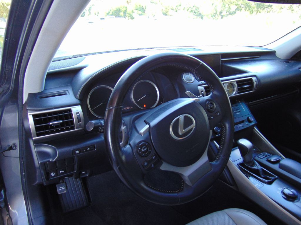 2014 Lexus IS Image 29