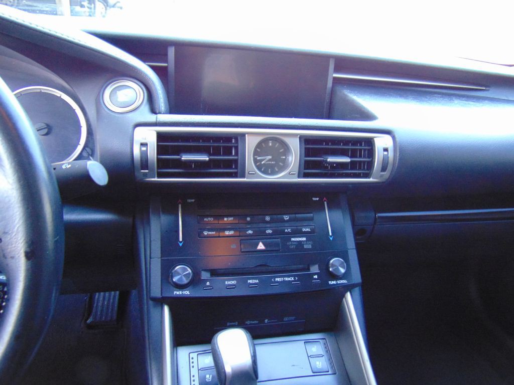 2014 Lexus IS Image 31