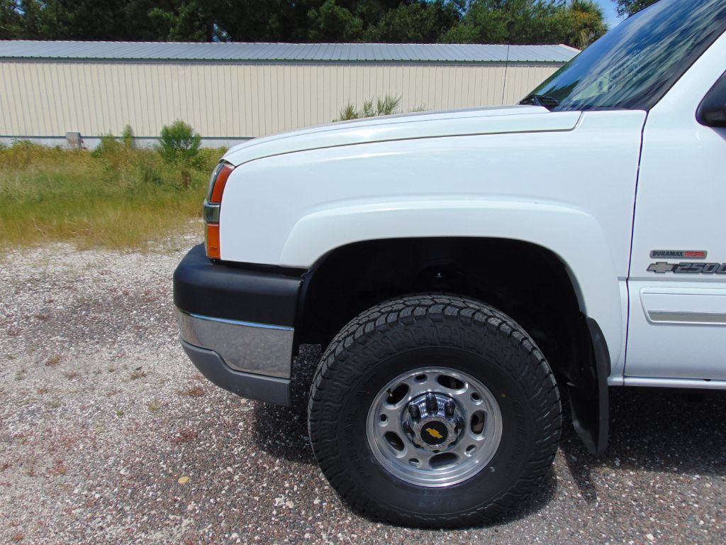 2004 Chevrolet Silverado 1500 Image 2
