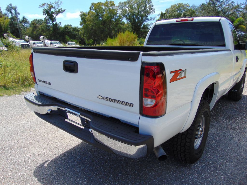 2004 Chevrolet Silverado 1500 Image 8