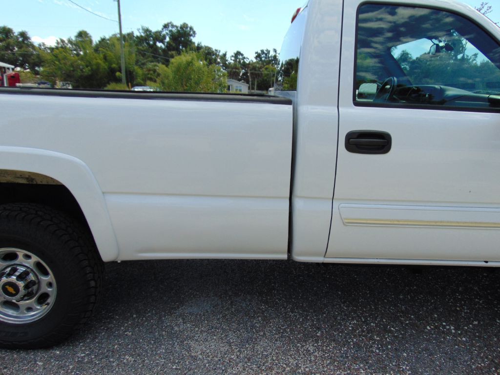 2004 Chevrolet Silverado 1500 Image 10