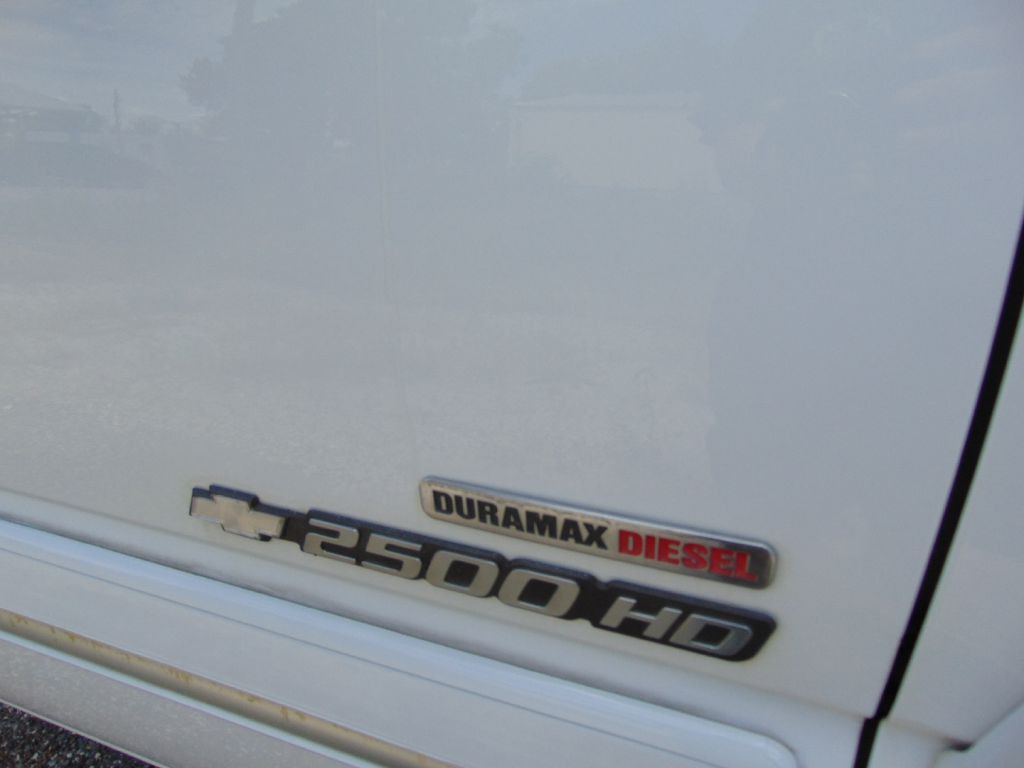 2004 Chevrolet Silverado 1500 Image 12