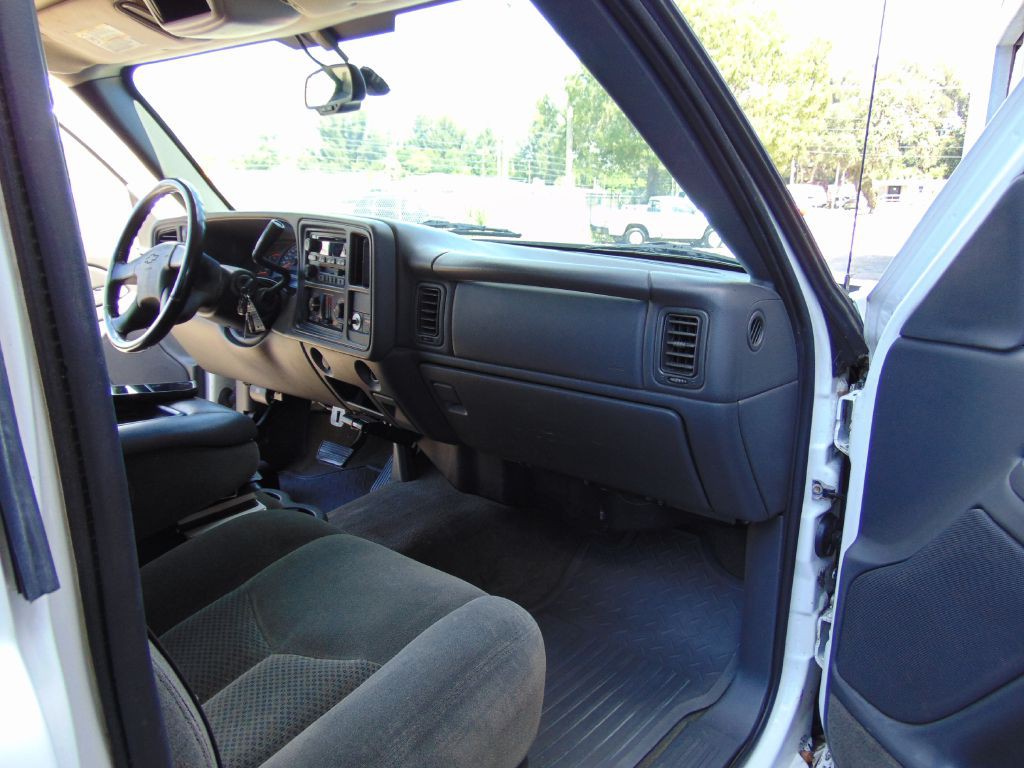 2004 Chevrolet Silverado 1500 Image 31