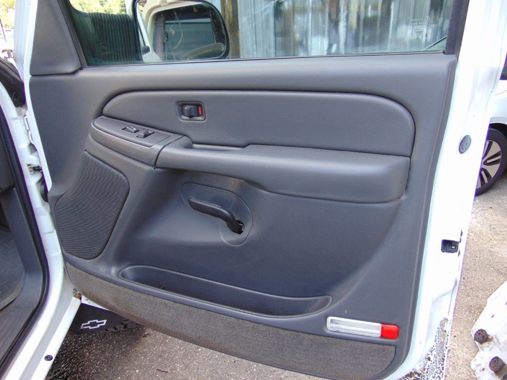 2004 Chevrolet Silverado 1500 Image 32