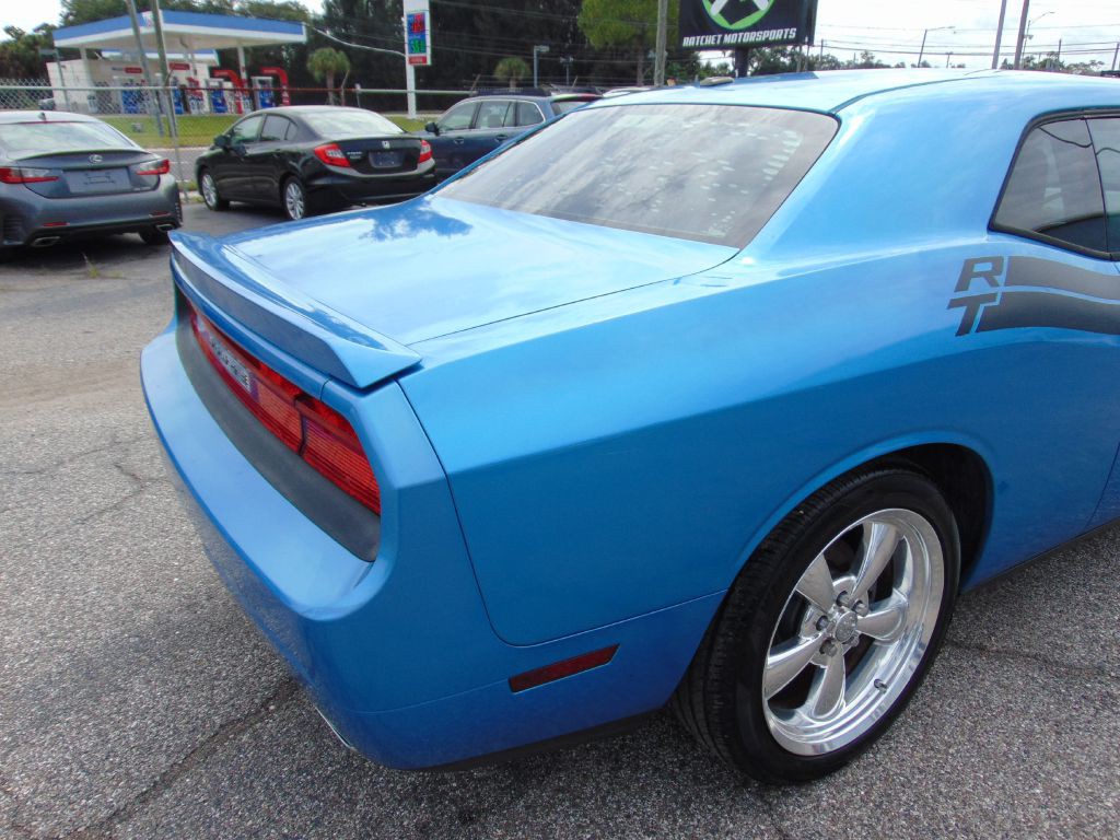 2009 Dodge Challenger Image 8