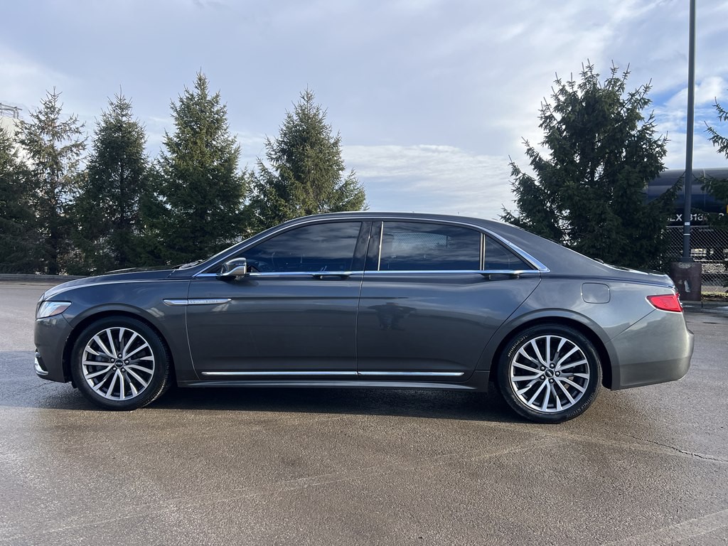 2017 Lincoln Continental Image 2