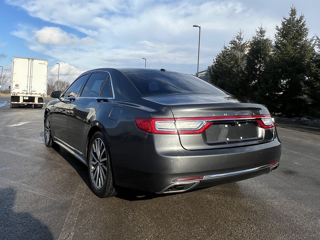 2017 Lincoln Continental Image 3