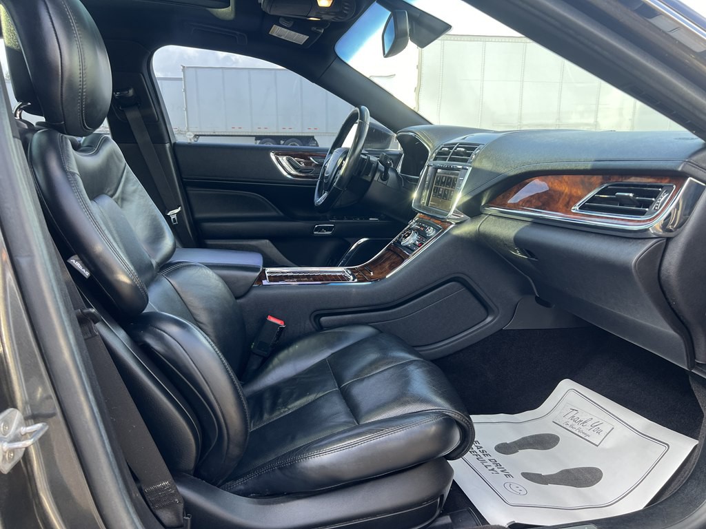 2017 Lincoln Continental Image 11