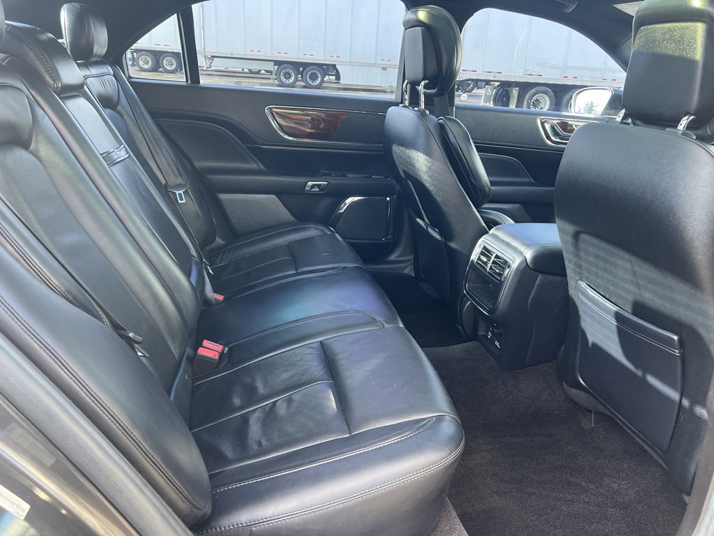 2017 Lincoln Continental Image 13