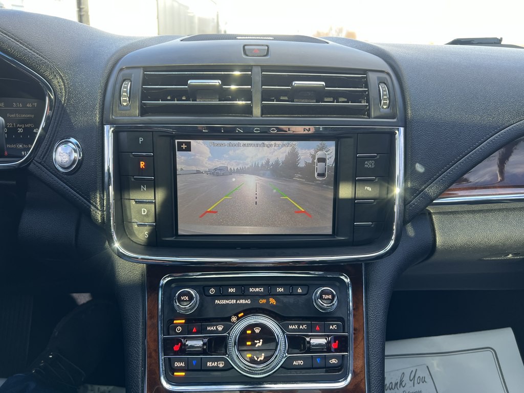 2017 Lincoln Continental Image 17