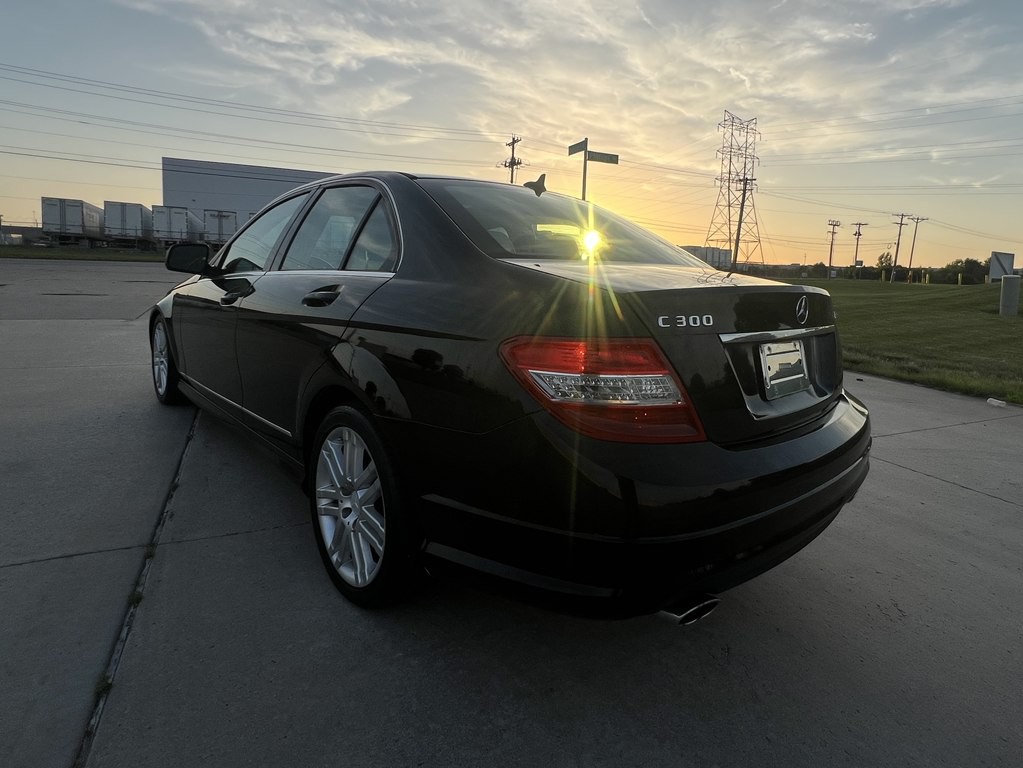 2009 Mercedes-Benz C-Class Image 3