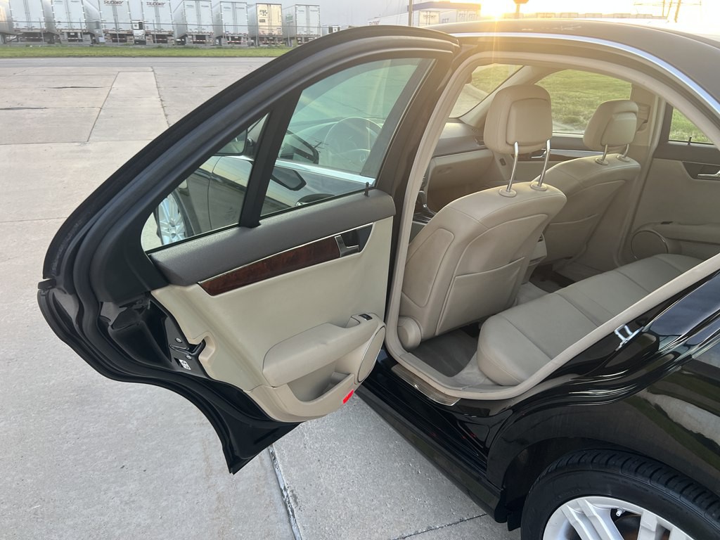 2009 Mercedes-Benz C-Class Image 14