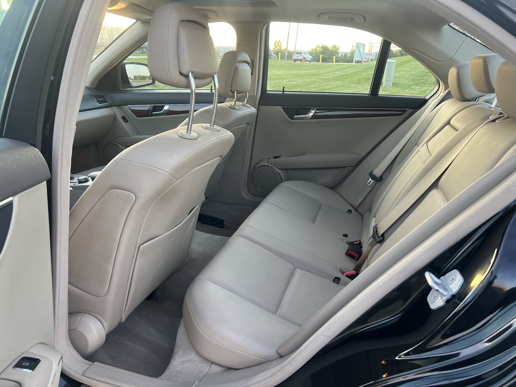 2009 Mercedes-Benz C-Class Image 15