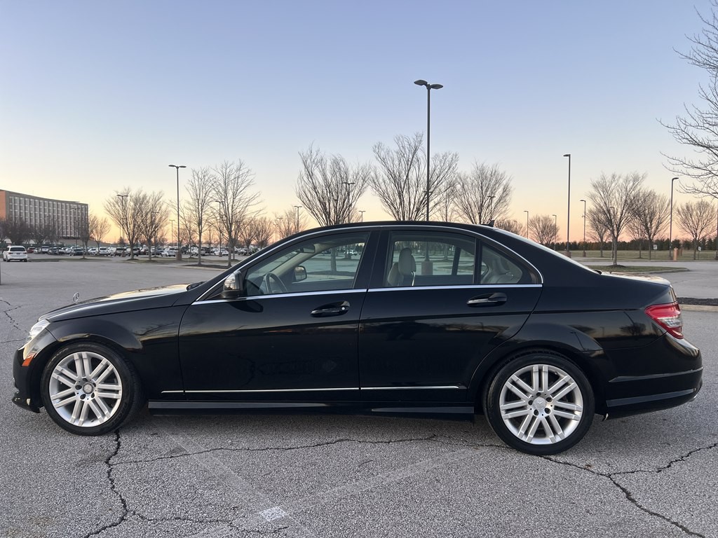2009 Mercedes-Benz C-Class Image 2