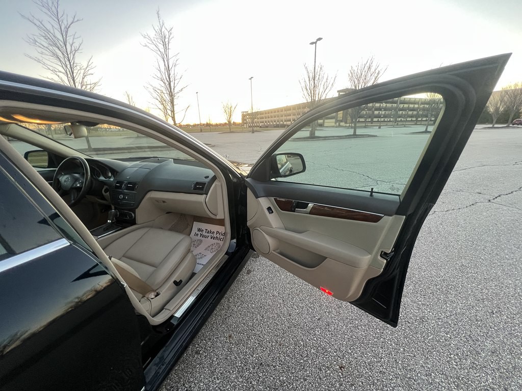 2009 Mercedes-Benz C-Class Image 10