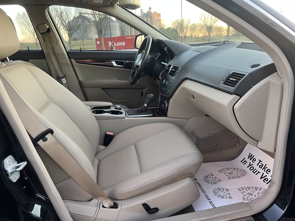 2009 Mercedes-Benz C-Class Image 11