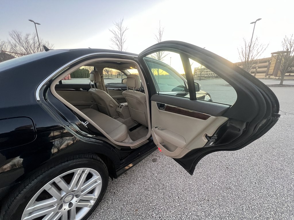 2009 Mercedes-Benz C-Class Image 12
