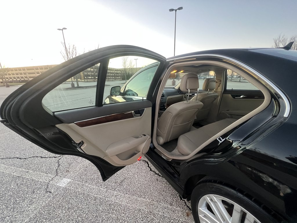 2009 Mercedes-Benz C-Class Image 14