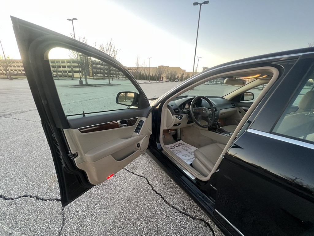 2009 Mercedes-Benz C-Class Image 16
